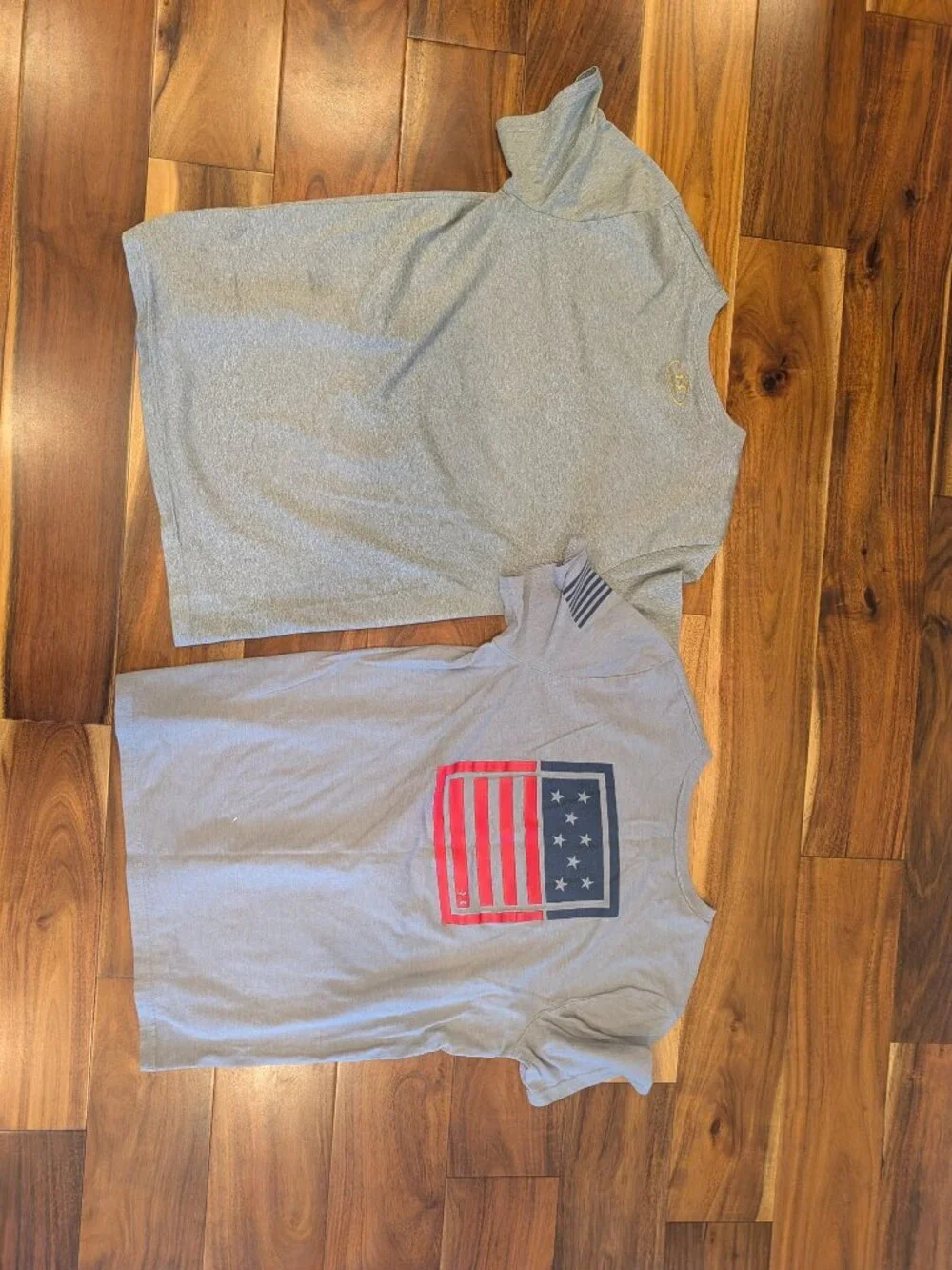Bundle of 2 Under Armour Short Sleeve T-Shirts - Size L